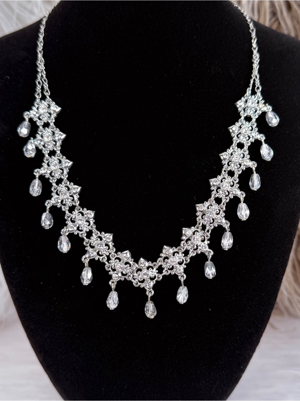 Vintage Silver Tone Dangle Bib Necklace Floral Teardrop Statement Glam